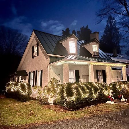 Across The Inn Entire Colonial House With Lovely Porch & Extremely Fast Wi-Fi Washington エクステリア 写真
